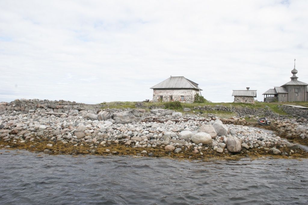 Большой Заяцкий остров население два человека.JPG